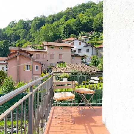 View Jasmin's Family House Appartamento